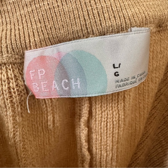 Free People FP Beach Malibu Knit Sweater Shorts
Tan Size Large - Picture 7 of 9